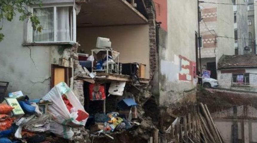 Temel kazısı sırasında bitişik evin duvarı yıkıldı