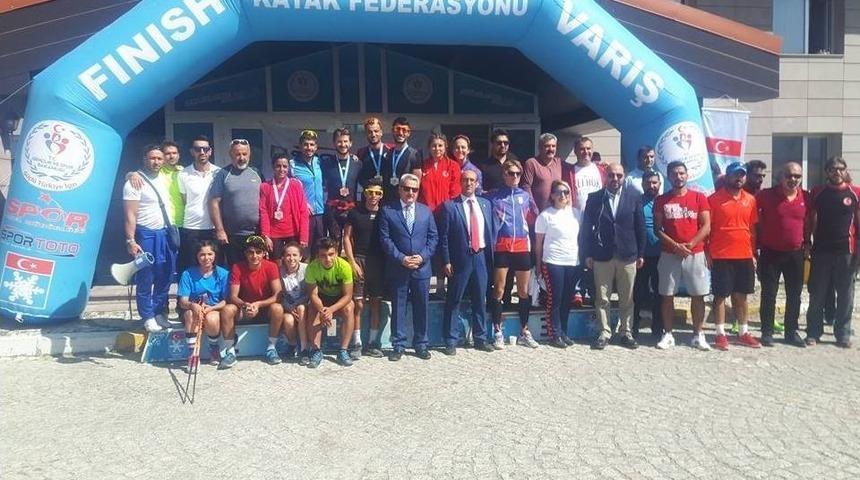 Tekerlekli Kayak&ccedil;ılar Fıs İ&ccedil;in Yarıştı