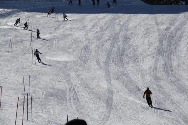 Hakkari de Kayak&ccedil;ılar Il Birinciliği I&ccedil;in Yarıştı 2