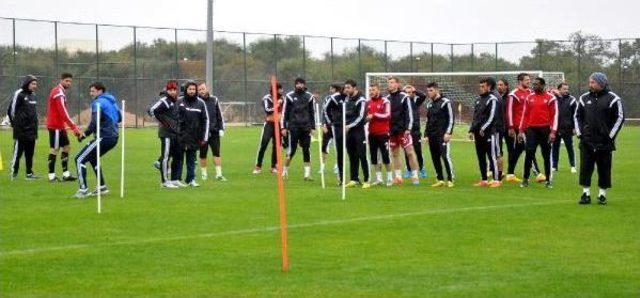 Sivasspor Ikinci Yarı Hazırlıklarına Günde Çift Antremanla Sürdürüyor