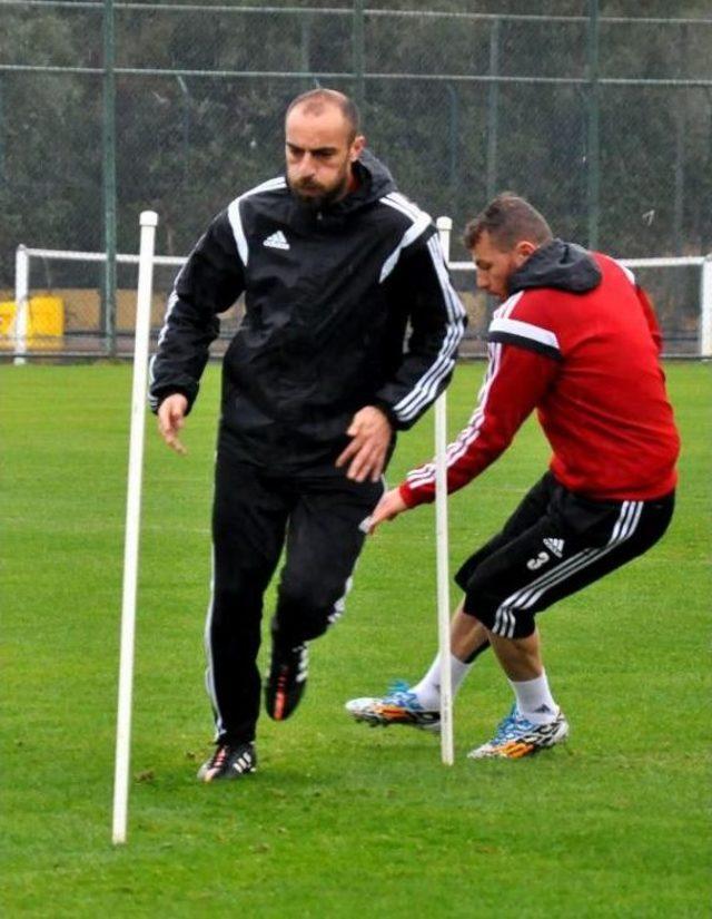 Sivasspor Ikinci Yarı Hazırlıklarına Günde Çift Antremanla Sürdürüyor