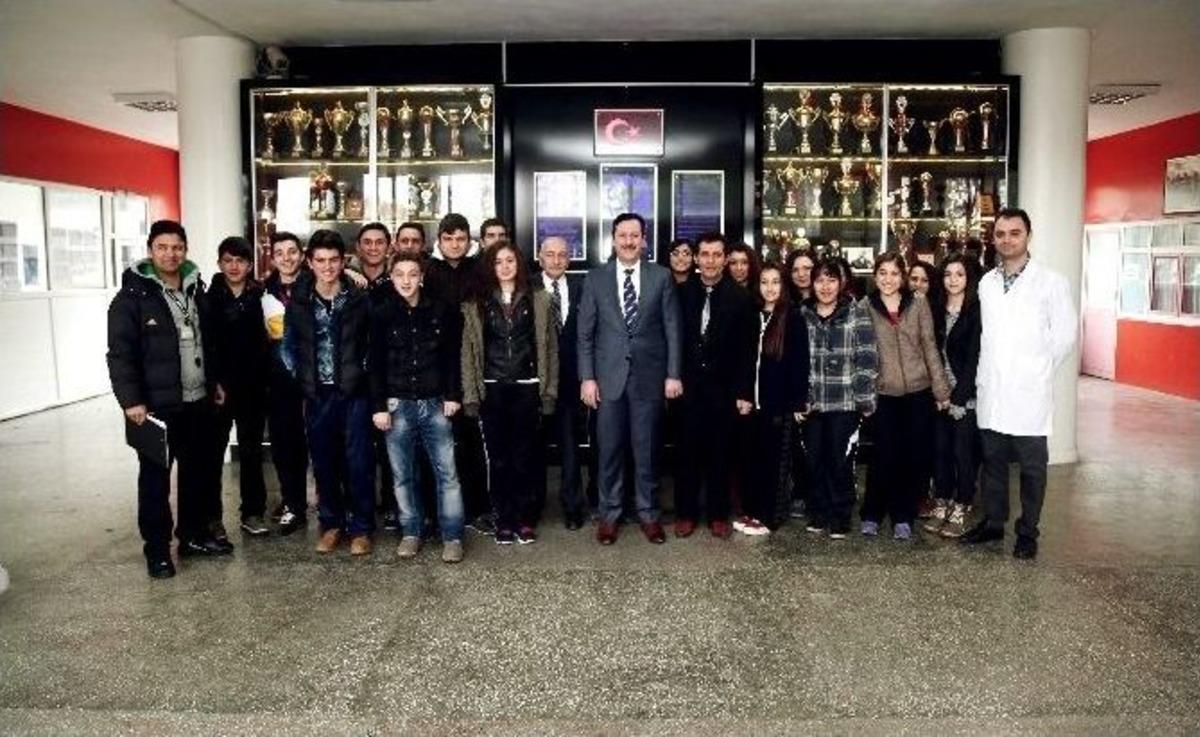 İlkadım&rsquo;dan Eğitim Kurumlarına Tam Destek