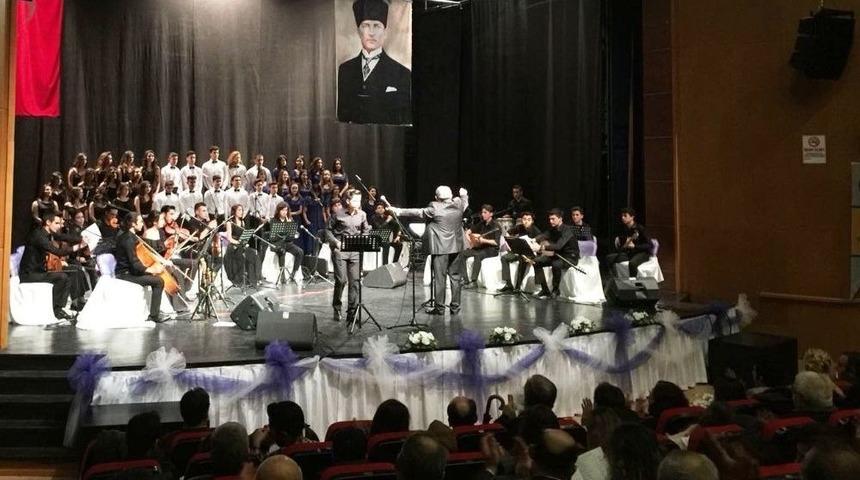 Liseli &Ouml;ğrencilerin T&uuml;rk Halk M&uuml;ziği Konseri İlgi G&ouml;rd&uuml;