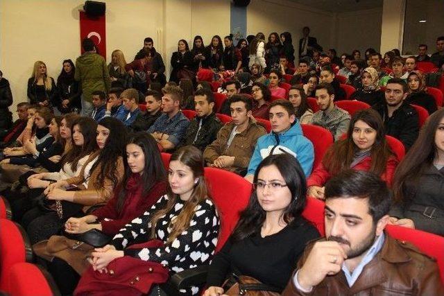 Bakan M&uuml;ezzinoğlu, Edirne&rsquo;de Yabancı Uyruklu &Ouml;ğrencilere &Ouml;ğ&uuml;tler Verdi 1