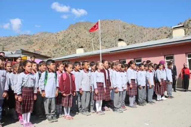 Üniversite Öğrencileri, Köy Okulunu Yeniledi