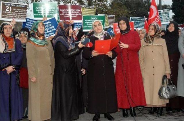 Saadet partili kadınlar papa’yı protesto etti