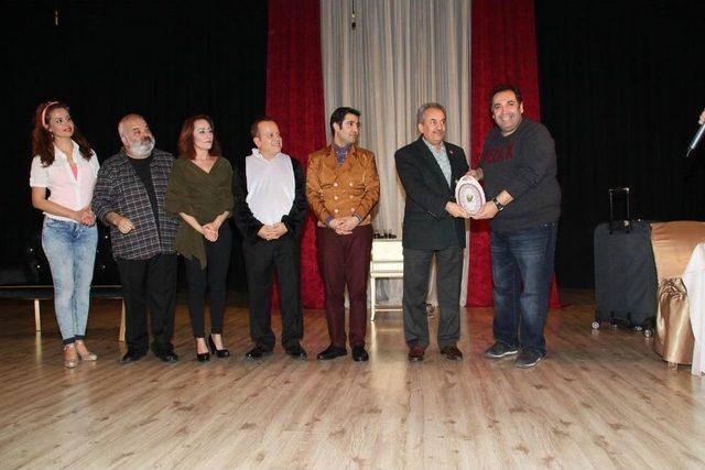 Akşehir’de “vay Sen Misin Ben Olan” İsimli Tiyatro Sahnelendi