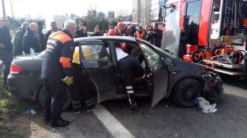 Tem Otoyolunda Kararsızlık Faciaya Neden Oldu: 2 &Ouml;l&uuml; 1 Yaralı