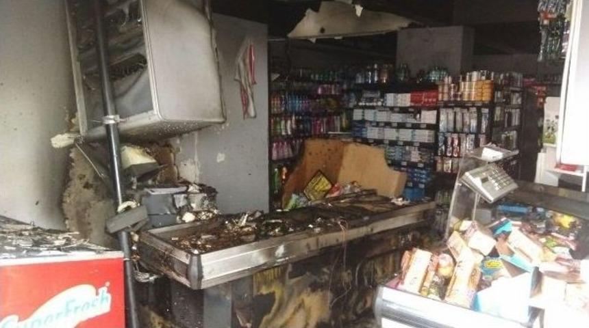 Boz&uuml;y&uuml;k&rsquo;te Alışveriş Merkezi Yangını