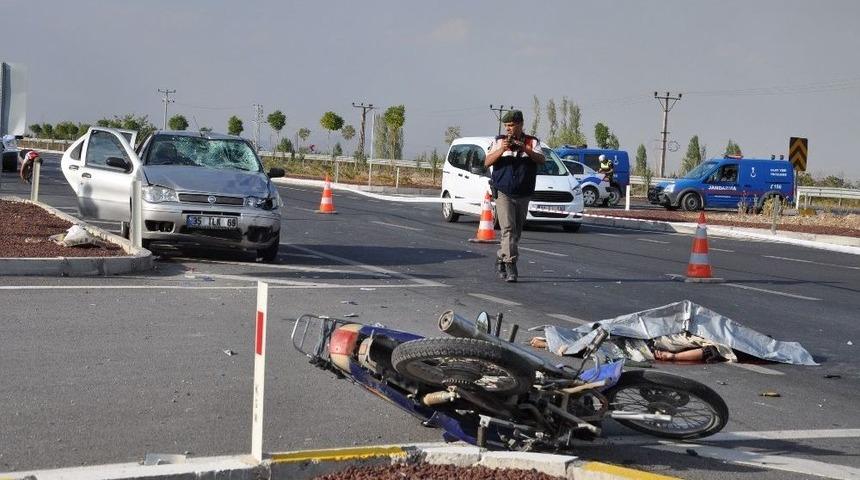 Konya&rsquo;da Otomobil İle Motosiklet &Ccedil;arpıştı: 1 &Ouml;l&uuml;, 4 Yaralı