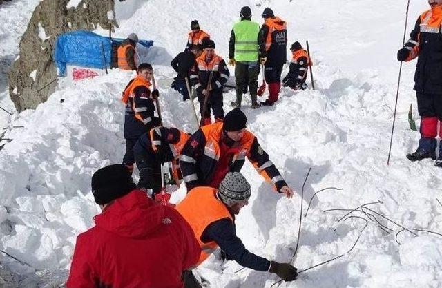 Trabzon&rsquo;da &Ccedil;ığ B&ouml;lgesinde Arama &Ccedil;alışmaları Devam Ediyor 3