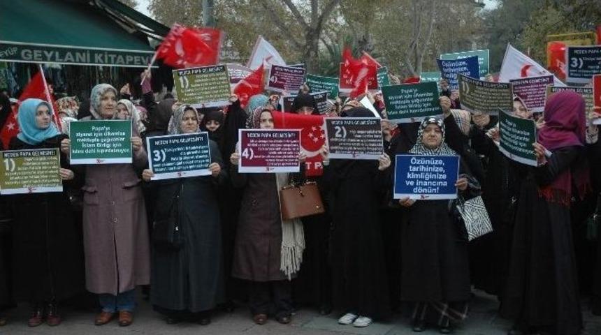 Sp&rsquo;li Kadınlar Papa&rsquo;nın Ziyaretini Protesto Etti