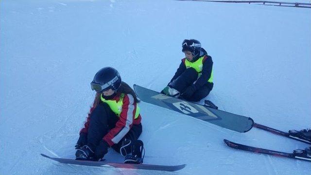 Gediz Belediyesi Sporcuları Snowboard Eleme Yarışmalarında Derece Elde Ettiler