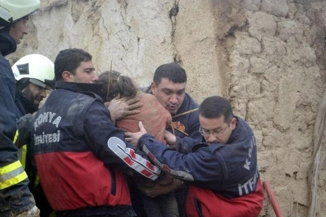 Suriyeli &Ccedil;ocuklar G&ouml;&ccedil;&uuml;kte Kaldı: 1 &Ouml;l&uuml;, 1 Yaralı