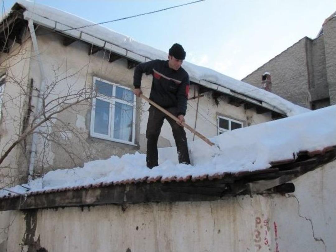 Vatandaşın Karla M&uuml;cadelesi