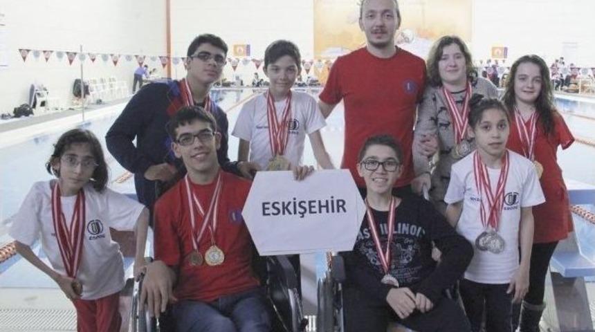 Esog&uuml; Bedensel Engelliler Y&uuml;zme Takımı&rsquo;nın Başarısı