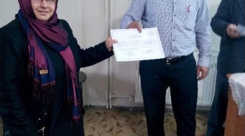 Zonguldak İlim Yayma Cemiyeti Tarafından 25 Kişiye Arap&ccedil;a Kurs Belgeleri Verildi