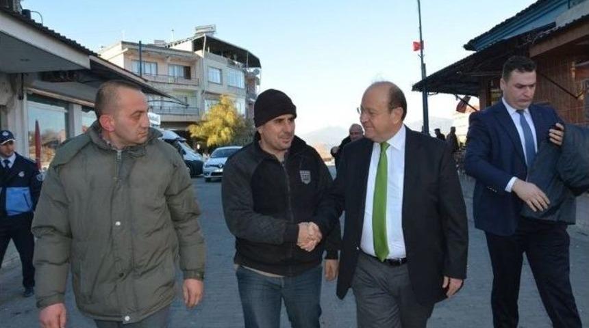 Başkan Özakcan, Vatandaşla Bir Araya Gelmeye Devam Ediyor