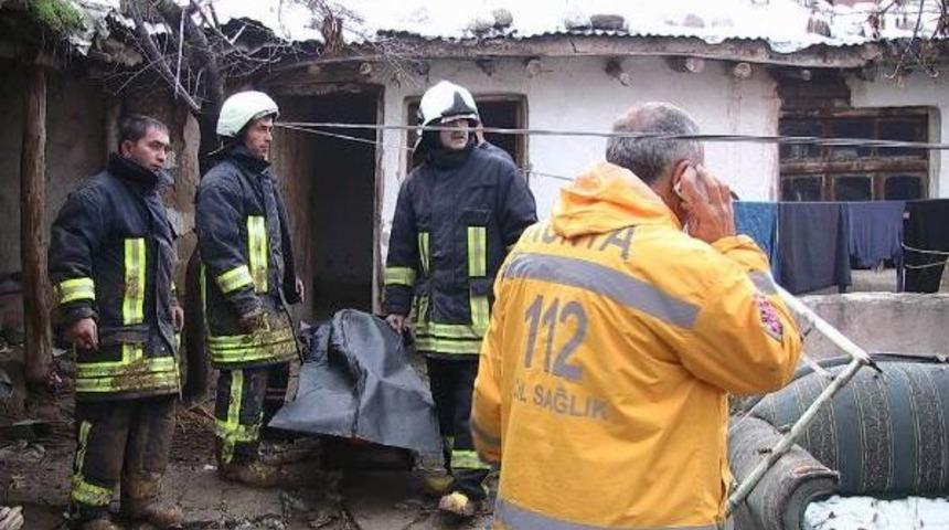 Kerpi&ccedil; bina &ccedil;&ouml;kt&uuml;: suriyeli 1 &ccedil;ocuk &ouml;ld&uuml;, 1 &ccedil;ocuk yaralandı