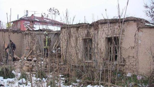 Kerpi&ccedil; bina &ccedil;&ouml;kt&uuml;: suriyeli 1 &ccedil;ocuk &ouml;ld&uuml;, 1 &ccedil;ocuk yaralandı 2