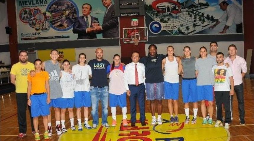 Canikli Bayanlar Lideri G&ouml;z&uuml;ne Kestirdi