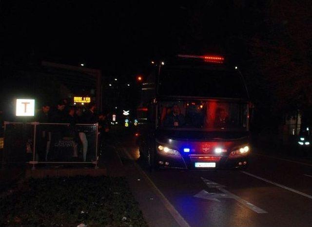 Galatasaray Ve Gaziantepsporlu Futbolcular Stada Girdi 1