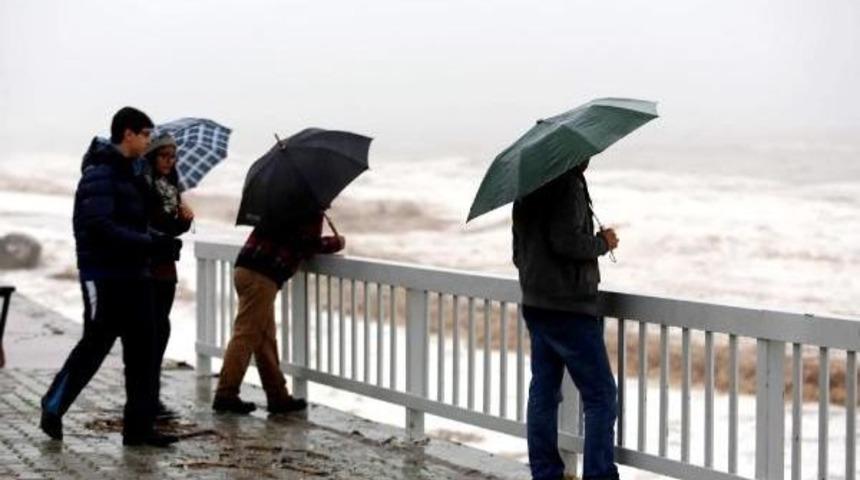 Antalya'da Fırtına Ve Yağmur Yaşamı Fel&ccedil; Etti, Okullar Tatil Edildi (10)