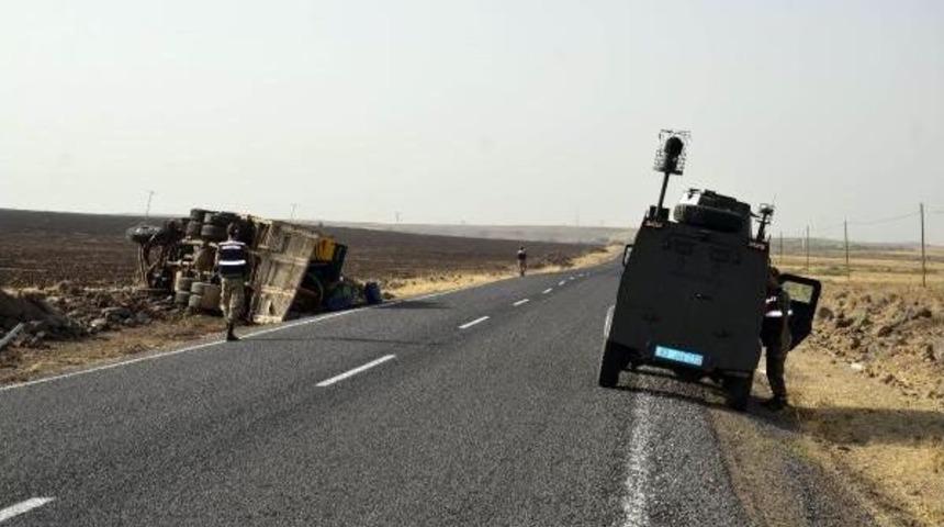 Siverek&rsquo;Te Kamyon Otomobile &Ccedil;arptı: 4 Yaralı