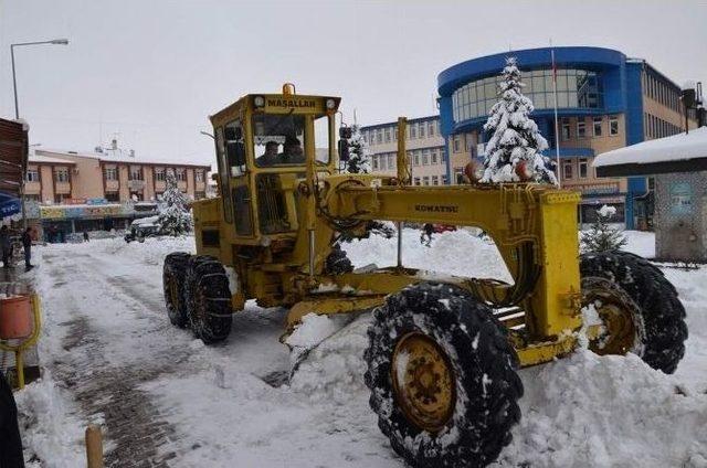 Şuhut Belediyesi’nin Kar Temizleme Çalışmaları