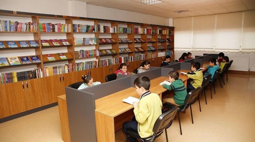 Şehitkamil Belediyesi Gen&ccedil;lik K&uuml;t&uuml;phanelerinin İlki Hizmete Girdi