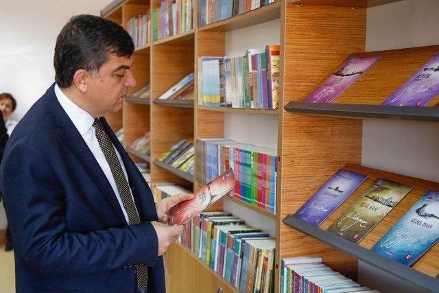 Şehitkamil Belediyesi Gençlik Kütüphanelerinin İlki Hizmete Girdi