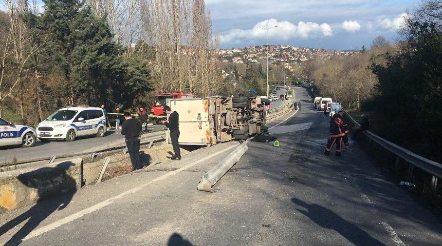 Sarıyer&rsquo;de Dizi Setine Jenerat&ouml;r G&ouml;t&uuml;ren Kamyonet Devrildi: 1 &Ouml;l&uuml;