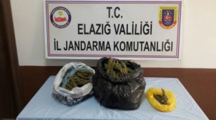 Jandarma Ekipleri, 7 Kilo Uyuşturucu Ele Geçirdi