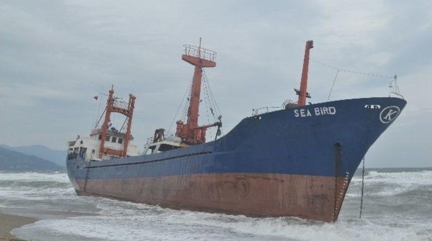 Suriye Bandıralı Gemi Anamur&rsquo;da Karaya Oturdu