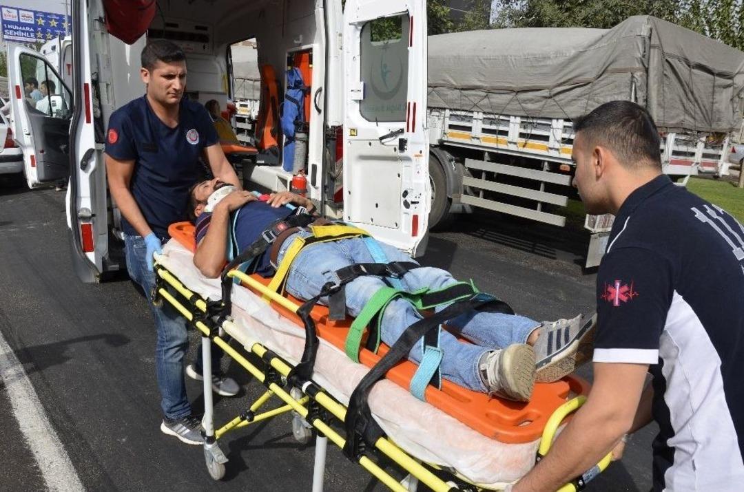 Kırmızı Işıkta Zincirleme Kaza: 3 Yaralı