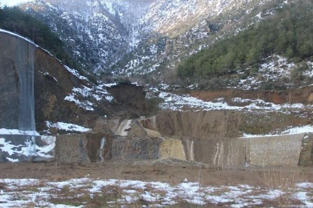 Sakarya&rsquo;da Heyelan