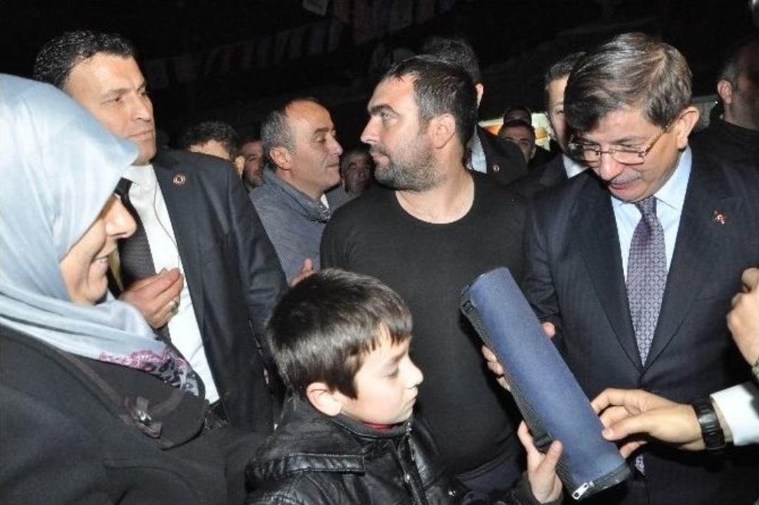 Başbakan Davutoğlu, K&ouml;yl&uuml;lerin Misafiri Oldu