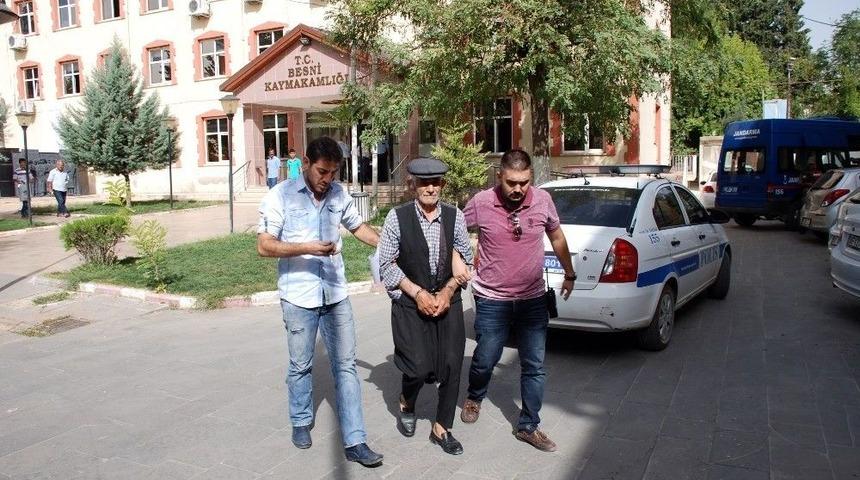 Yeğenini &Ouml;ld&uuml;ren Zanlıya Yakınları Saldırmak İstedi