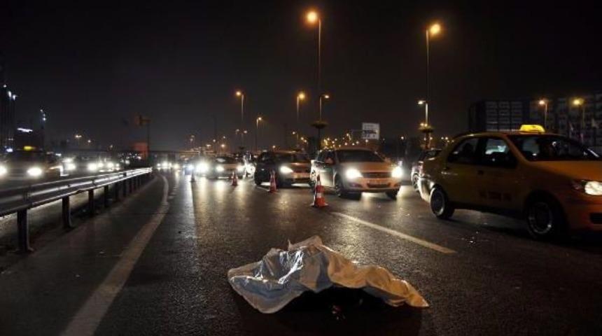 D-100  karayolunda karşıdan karşıya ge&ccedil;mek isterken canından oldu