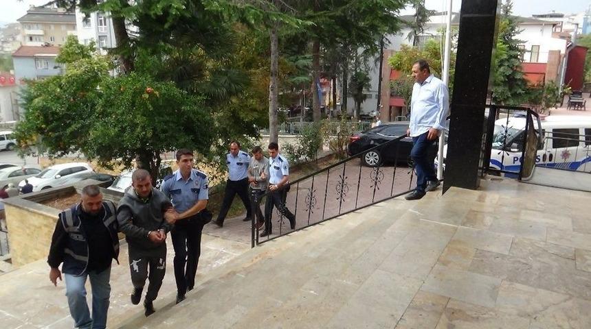 Çalıntı Araçla Yakalanan 2 Şüpheli Adliyeye Sevk Edildi