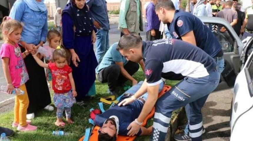 &Ccedil;ocuklar Yaralıya M&uuml;dahaleyi Korkuyla Izledi