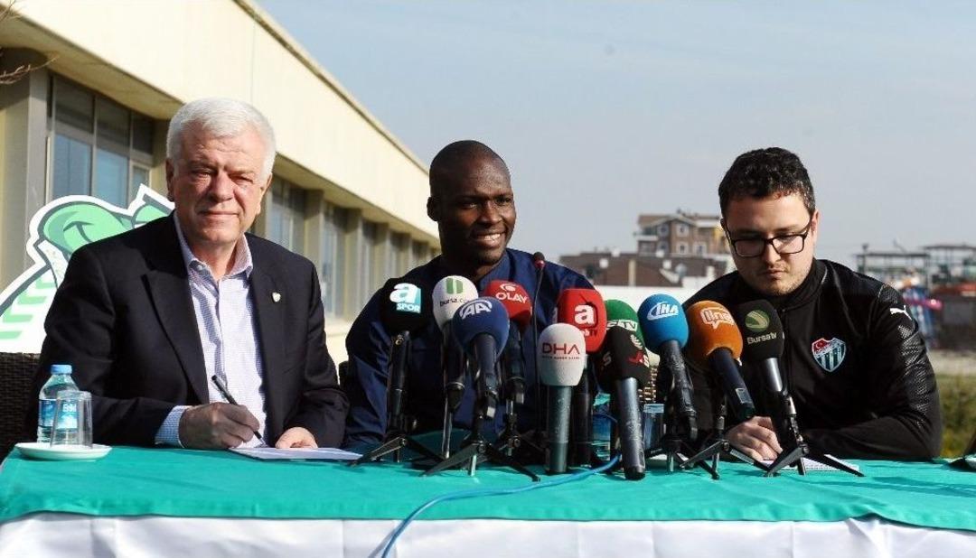 Moussa Sow, Bursaspor&rsquo;a İmzayı Attı