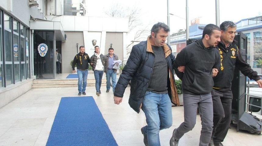 Silahlı Soygunun Ş&uuml;phelisi Ailesiyle Vedalaşırken Yakalandı