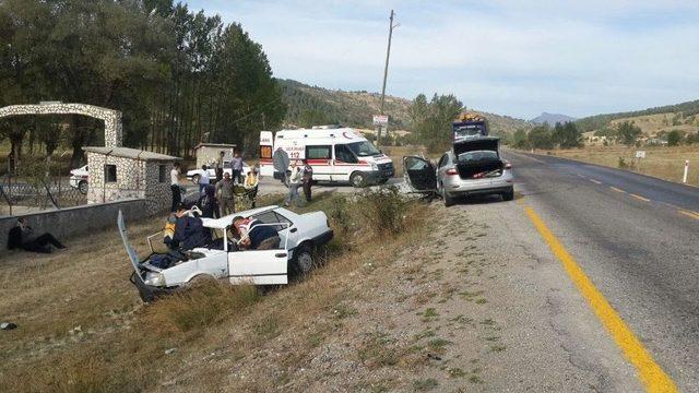 Kastamonu’da İki Otomobil Çarpıştı: 1 Ölü, 5 Yaralı