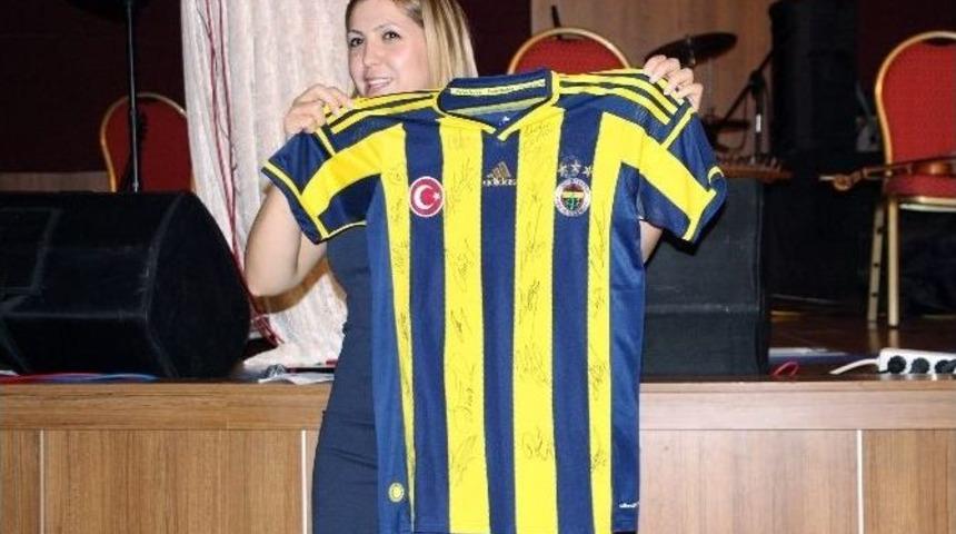Engellilere Destek İ&ccedil;in Yapılan Gecede, Yalnızca Galatasaray Forması Satılabildi