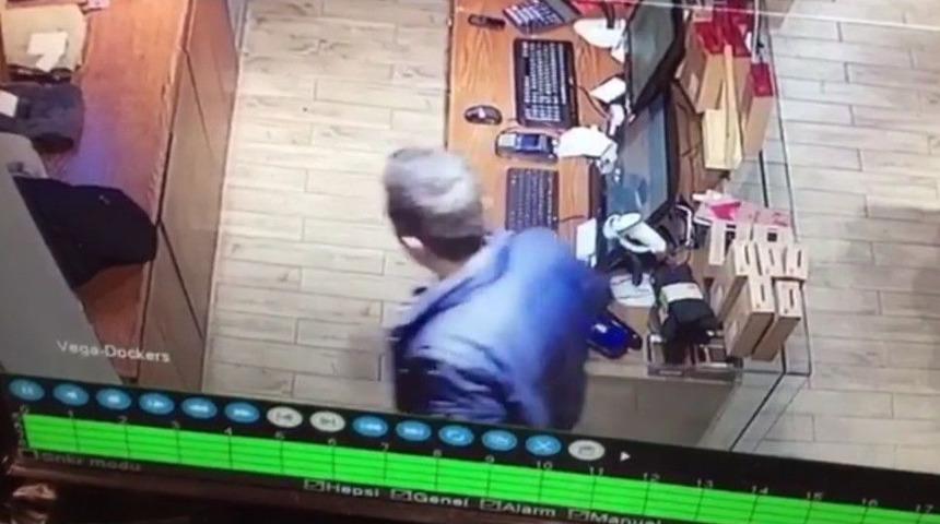 Telefon Hırsızı G&uuml;venlik Kamerasına Yakalandı