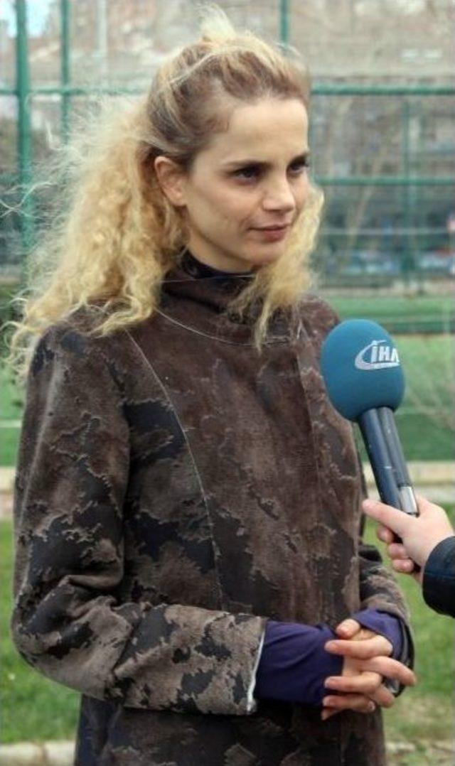 Tuğ&ccedil;e Kazaz: &ldquo;askerli Karşılama Batı Zihniyetine Bir Cevaptı&rdquo; 1