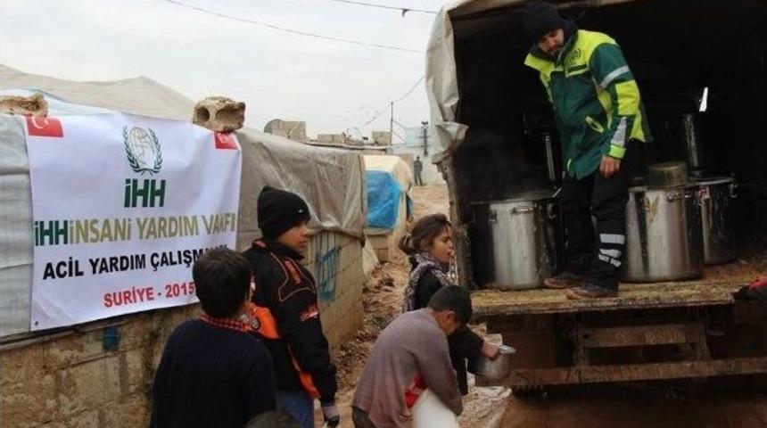 İhh&rsquo;dan Kamplarda Yaşayan Suriyelilere Sıcak Yemek