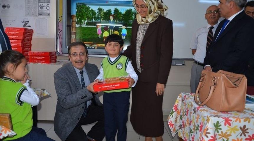 Paland&ouml;ken Belediyesi&rsquo;nden 3 Bin &Ouml;ğrenciye Eğitim Seti