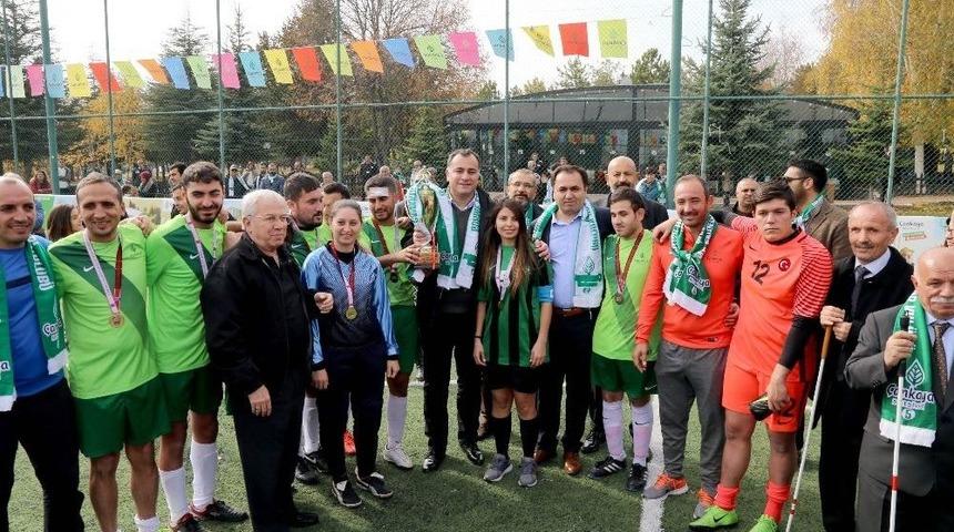 Şampiyon Sporculara &Ouml;d&uuml;l